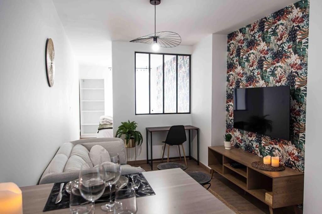 L'Escapade-Hypercentre-Parking Prive-Refait A Neuf Apartman Châteauroux Kültér fotó